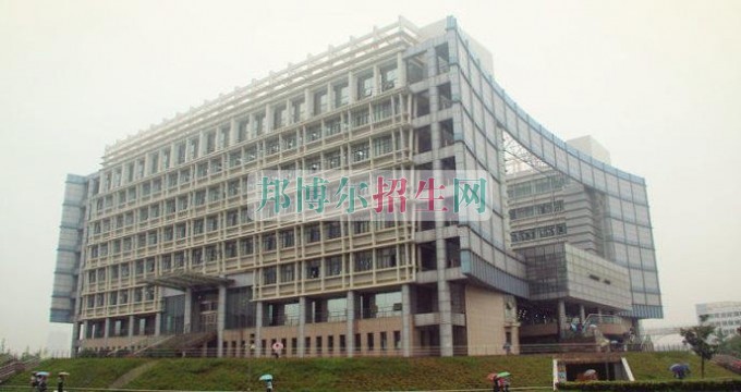 安徽財經(jīng)大學(xué)招生辦聯(lián)系電話