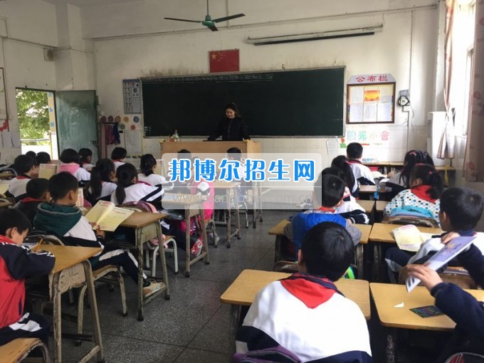 川北幼兒師范高等專科學(xué)校職場(chǎng)揚(yáng)帆 逐夢(mèng)起航