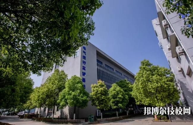 衢州工程技術(shù)學校2020年招生辦聯(lián)系電話