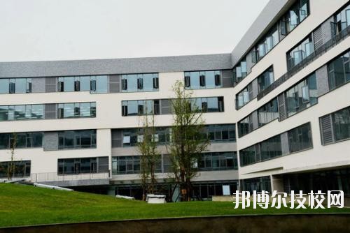 安龍職業(yè)技術(shù)學(xué)校2020年報名條件、招生要求、招生對象