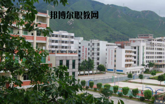 清新職業(yè)技術(shù)學(xué)校地址在哪里