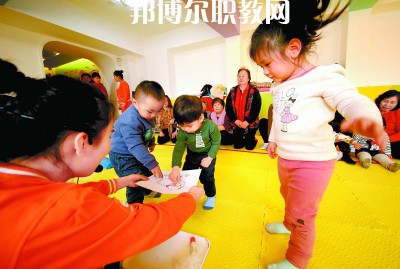 成都2021年幼師學校都有什么專業(yè)適合女生