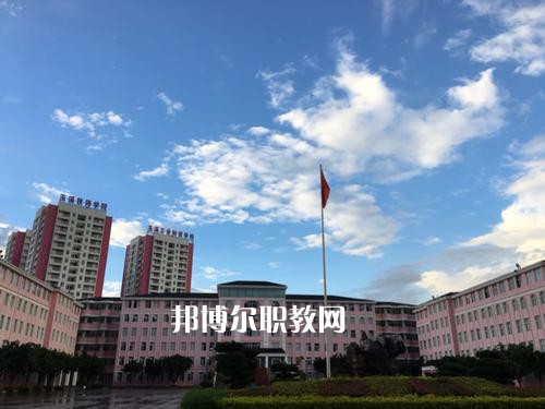 玉溪工業(yè)財貿(mào)學校2021年學費。收費多少