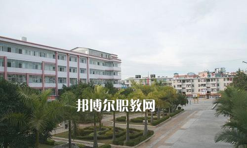 云南省普洱衛(wèi)生學(xué)校2021年學(xué)費、收費多少