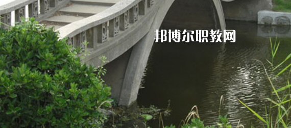 淮安市洪澤區(qū)技工學(xué)校地址在哪里，哪個地區(qū)，哪個城市?