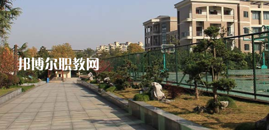 杭州市城西中學(xué)職高部地址在哪里，哪個地區(qū)，哪個城市?